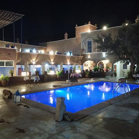 Riad Malak Уирган Екстериор снимка