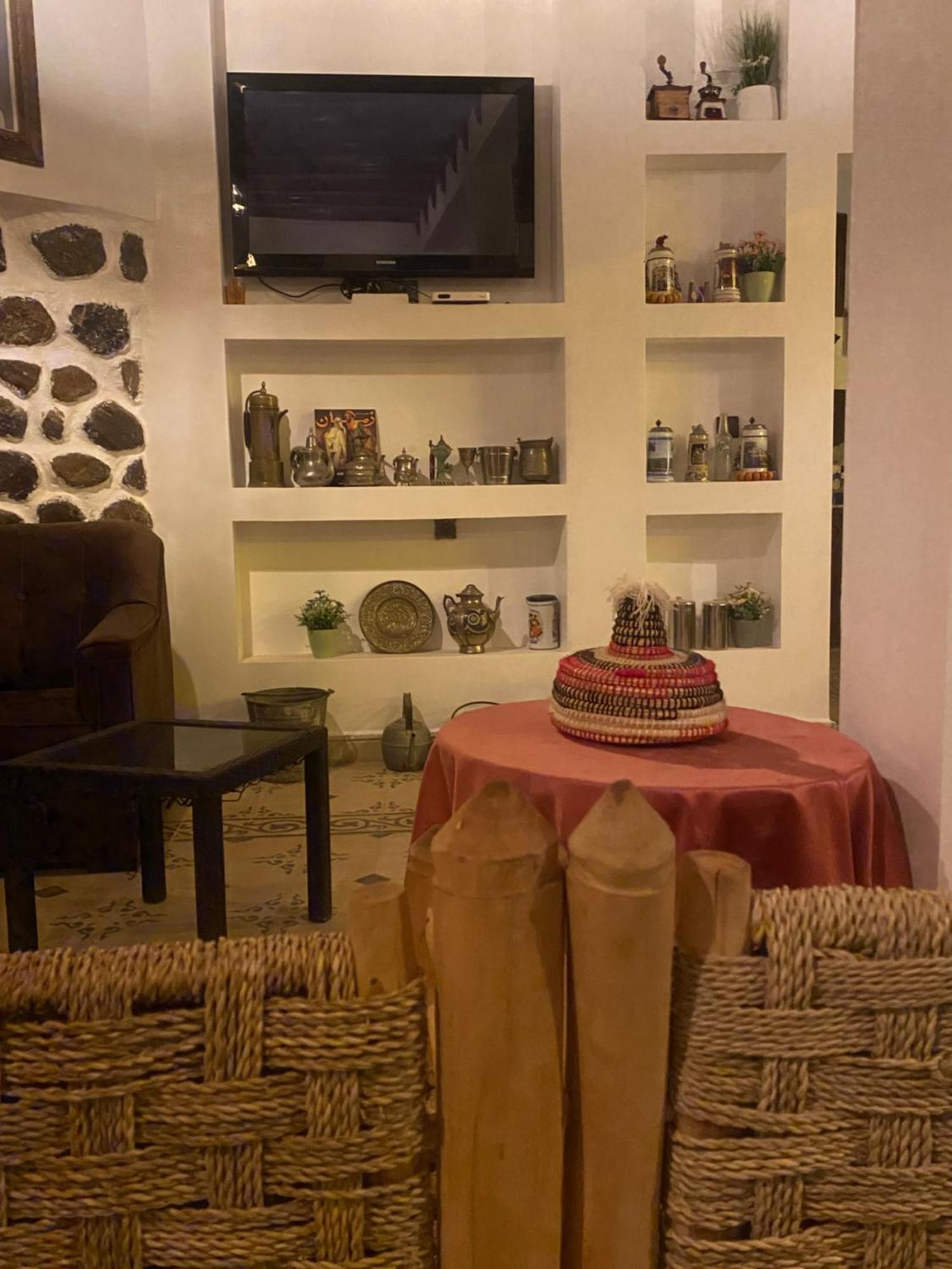 Riad Malak Уирган Екстериор снимка