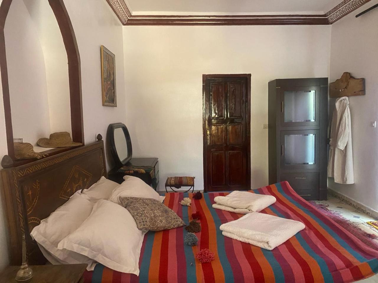 Riad Malak Уирган Екстериор снимка