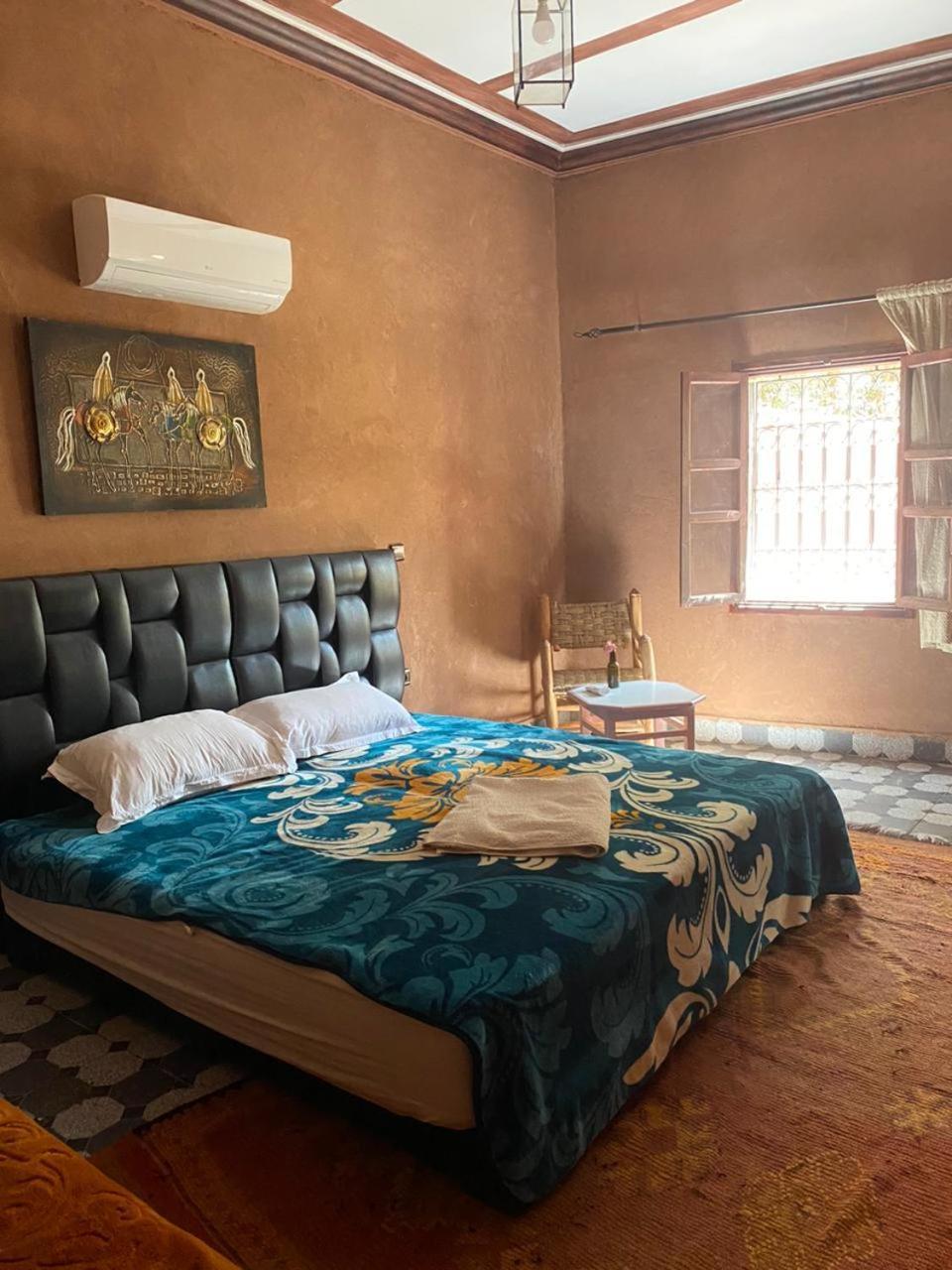 Riad Malak Уирган Стая снимка